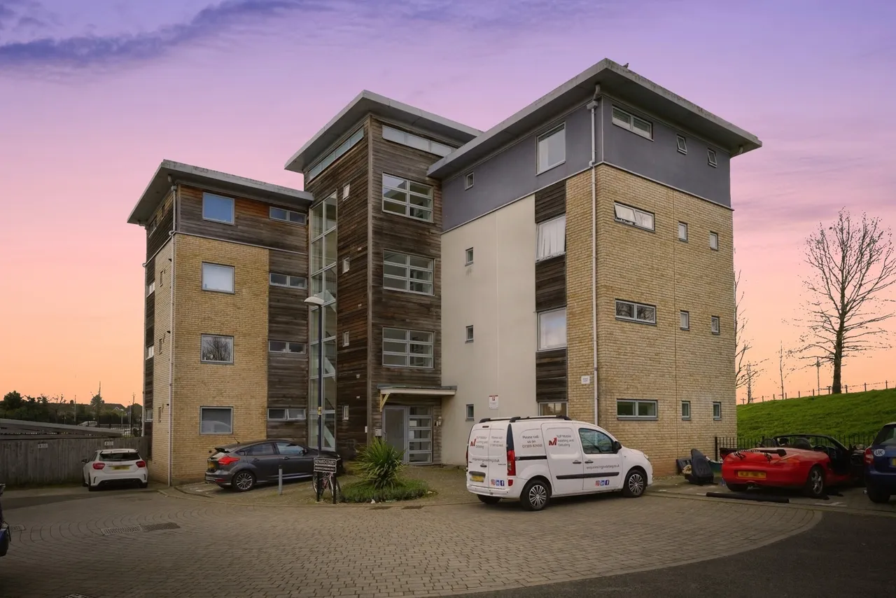 2 bed flat for sale, Sotherby Drive, Cheltenham, GL51
