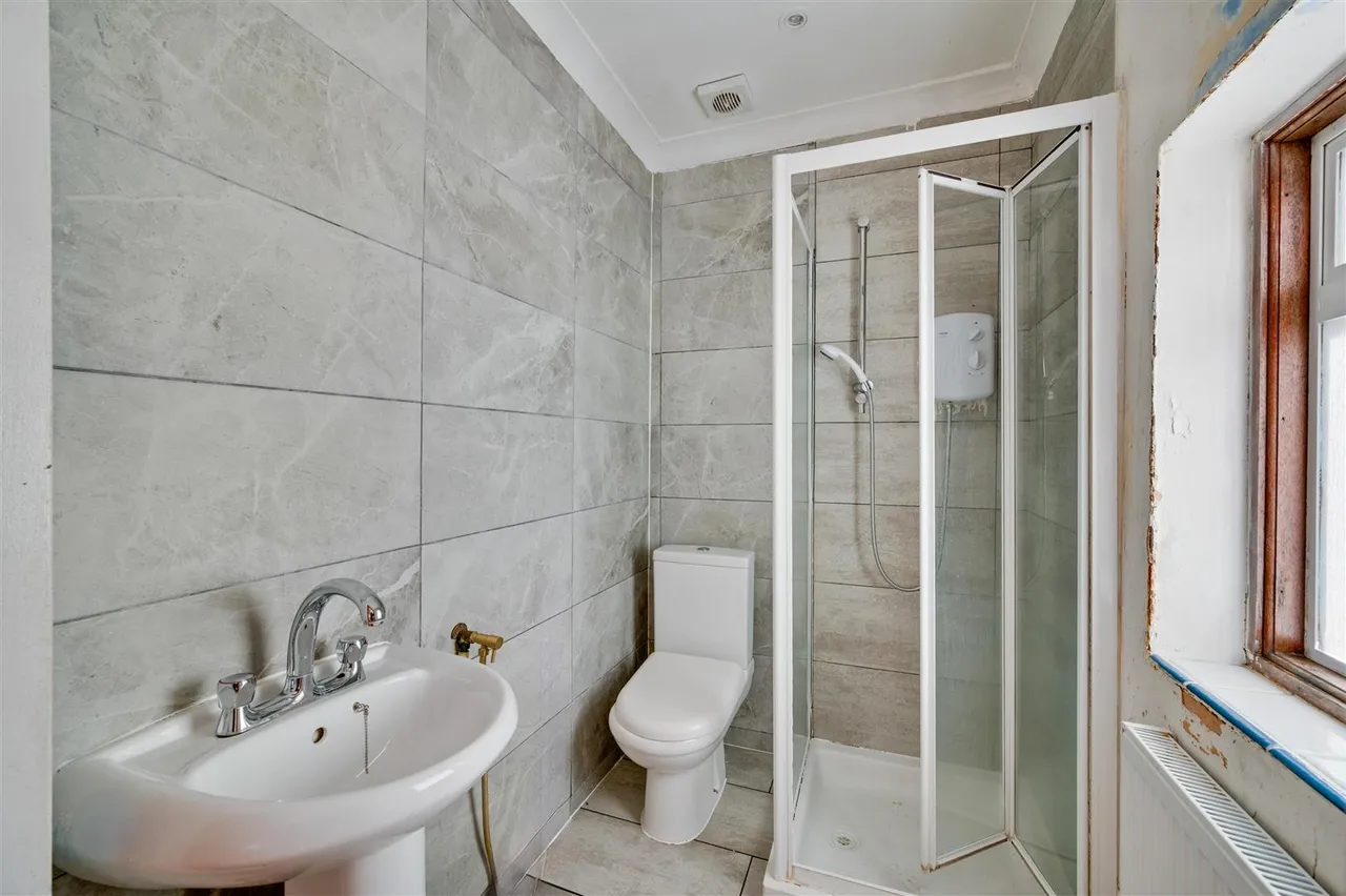 Crest Road, Neasden, NW2, photo 10
