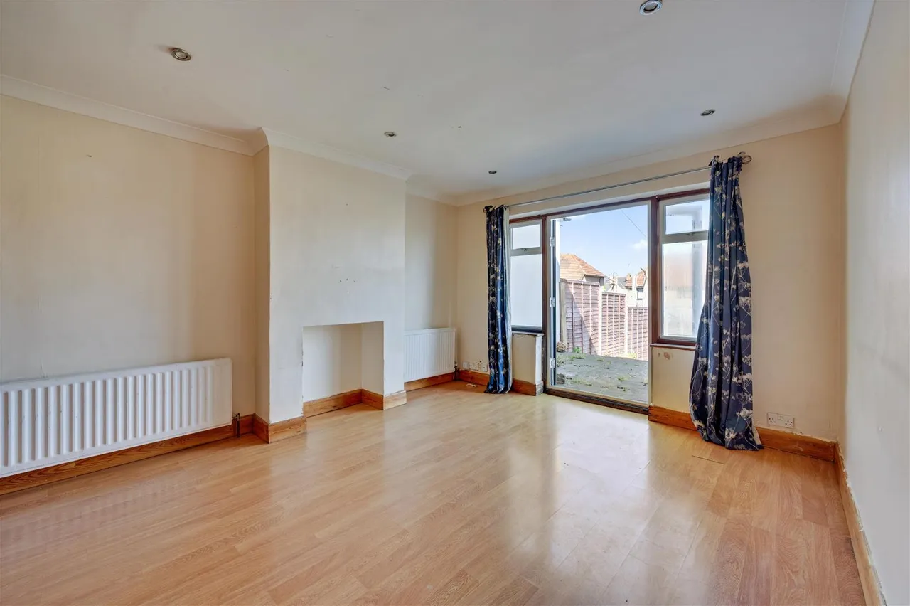 Crest Road, Neasden, NW2, photo 6