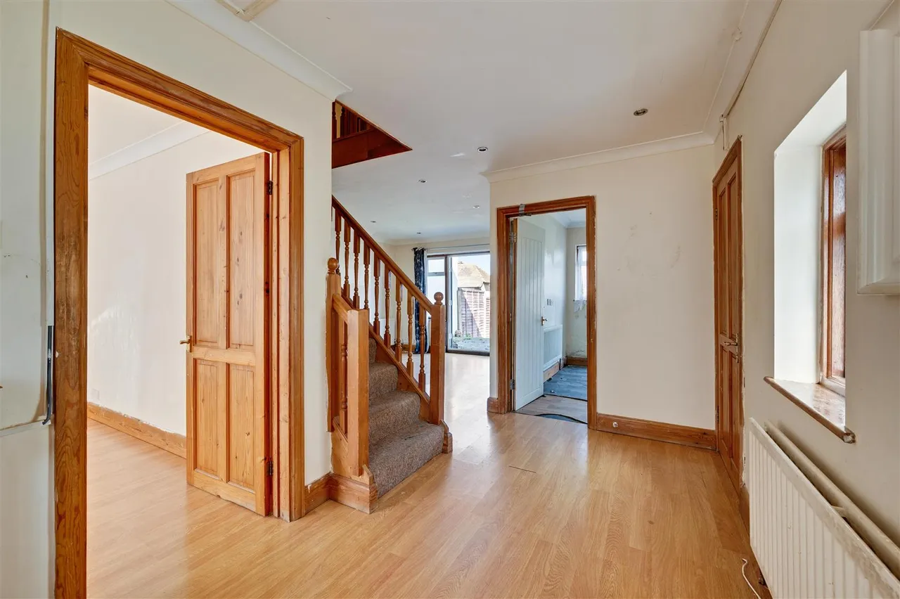 Crest Road, Neasden, NW2, photo 4