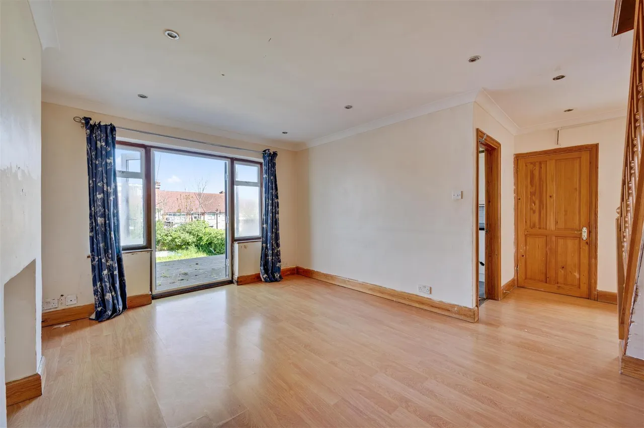 Crest Road, Neasden, NW2, photo 7