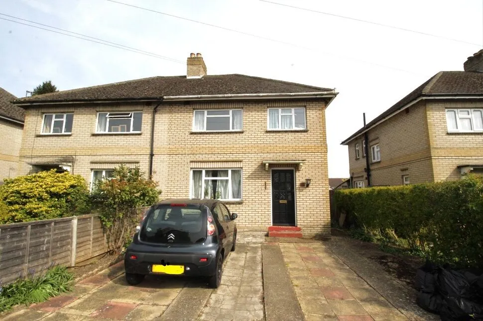 6 bed house to rent — Elmbank Avenue, Englefield Green, Surrey, TW20