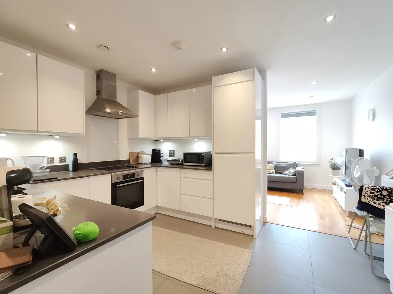 2 bed flat to rent — Hanger Lane, LONDON