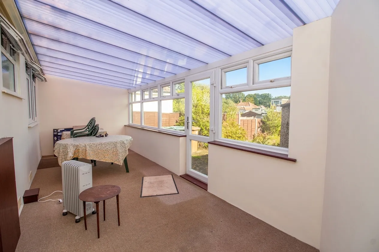 Compton Place, Carpenders Park, WD19, photo 2