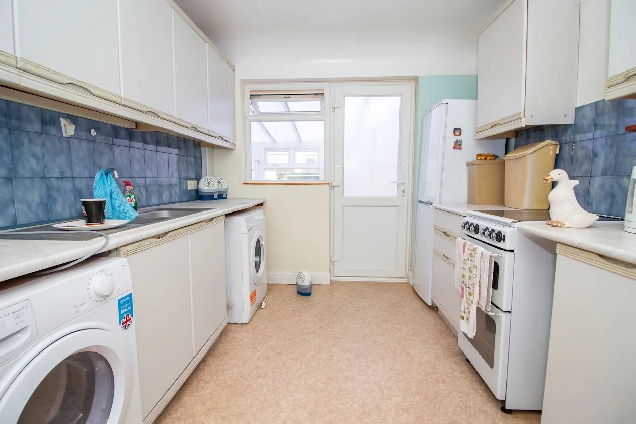 Compton Place, Carpenders Park, WD19, photo 5