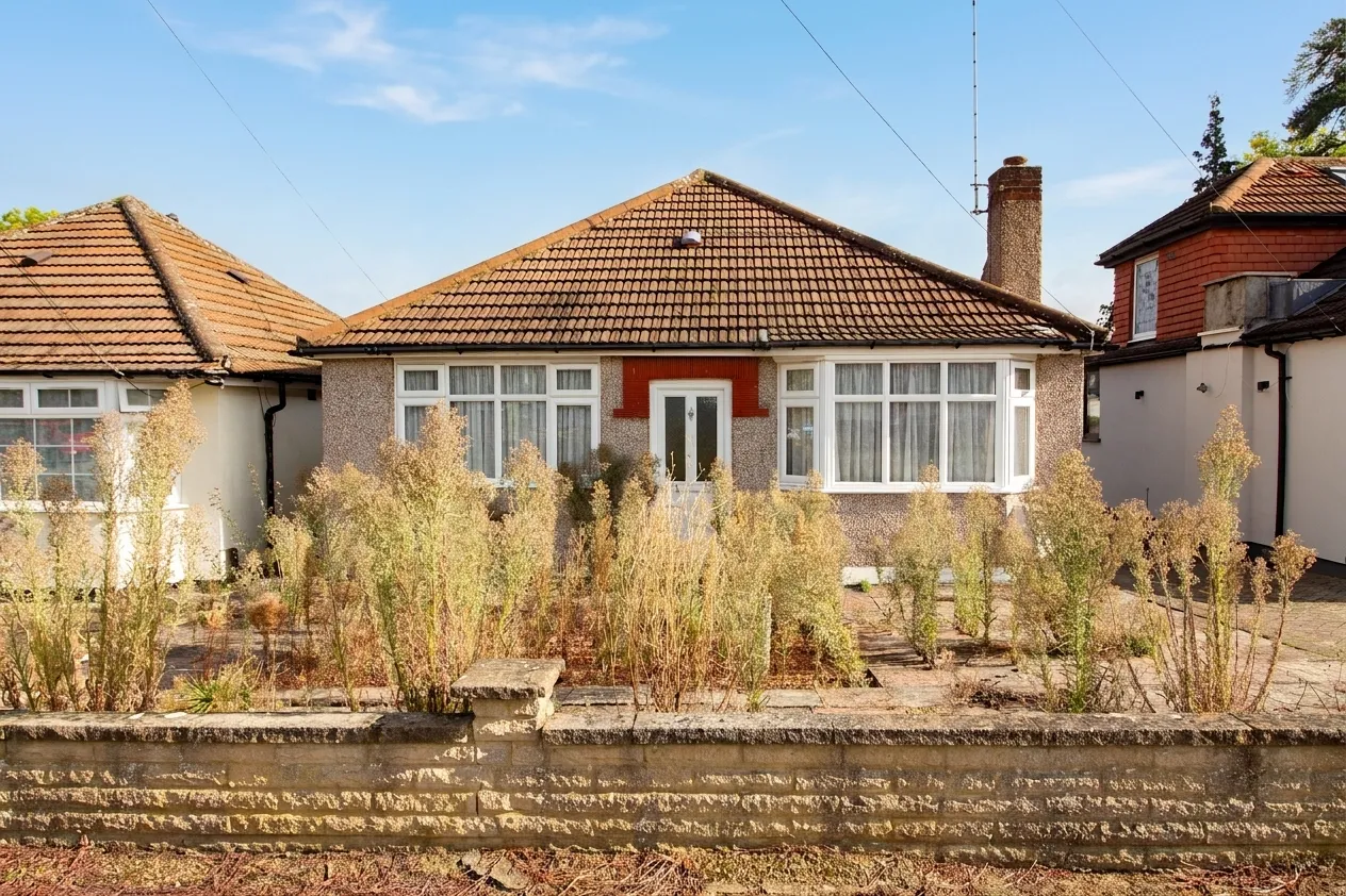 2 bed house for sale, Compton Place, Carpenders Park, WD19