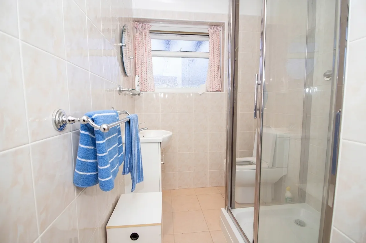 Compton Place, Carpenders Park, WD19, photo 10