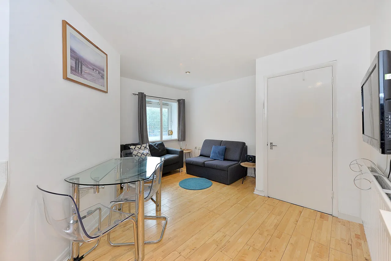 Beckford Close, Hammersmith and Fulham, W14, photo 2