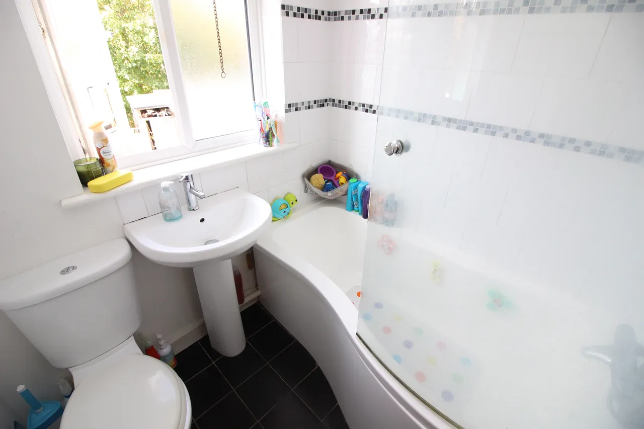 Pembury Avenue, WORCESTER PARK, Surrey, Worcester Park, KT48BU, photo 8