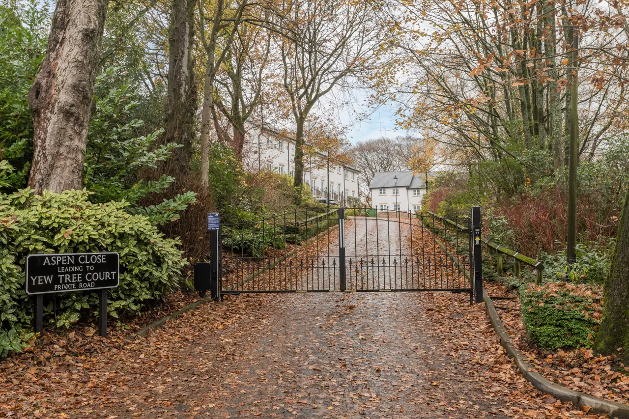 Aspen Close, Bolton, BL1 7QT, photo 3