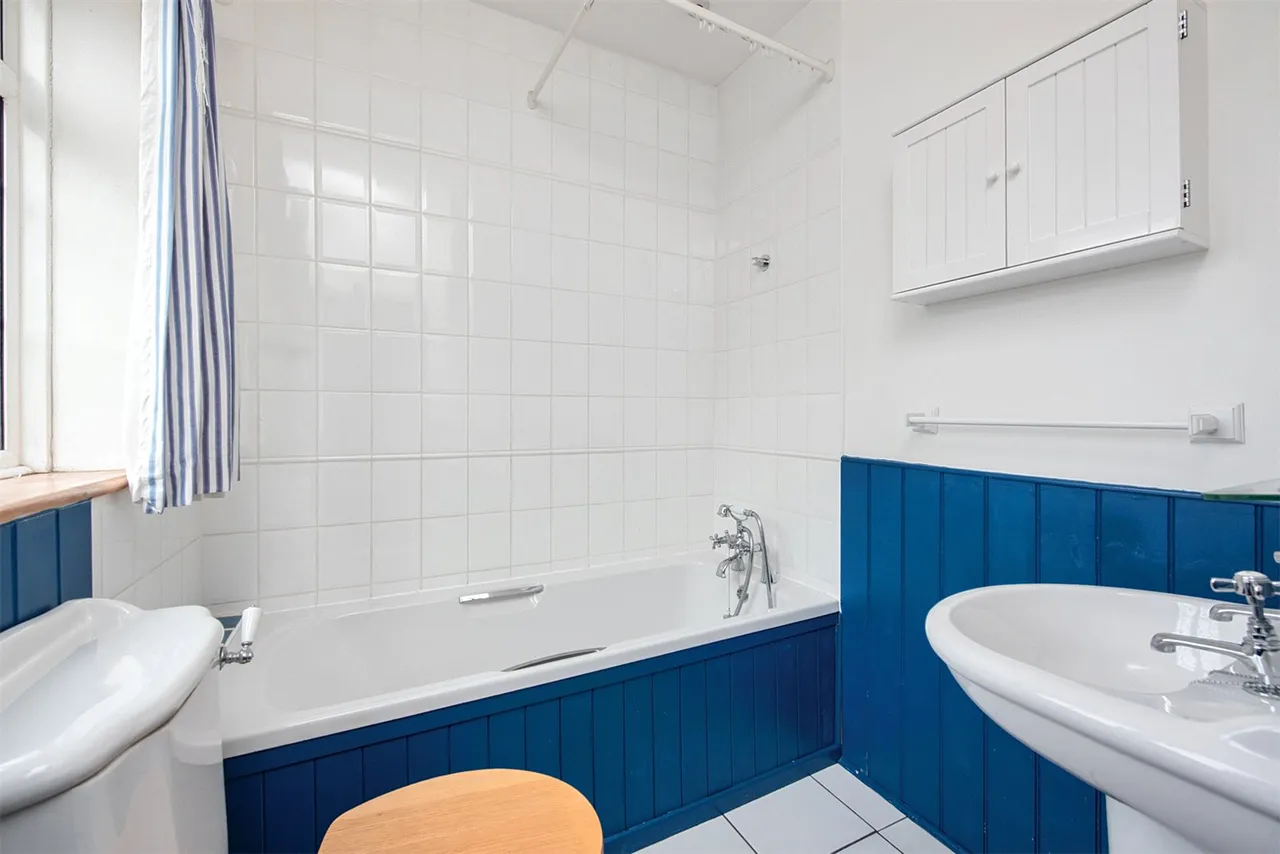 Canal Bank, Ash Vale, Guildford, Surrey, GU12 5HL, photo 8