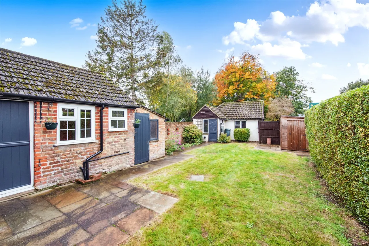 Canal Bank, Ash Vale, Guildford, Surrey, GU12 5HL, photo 4