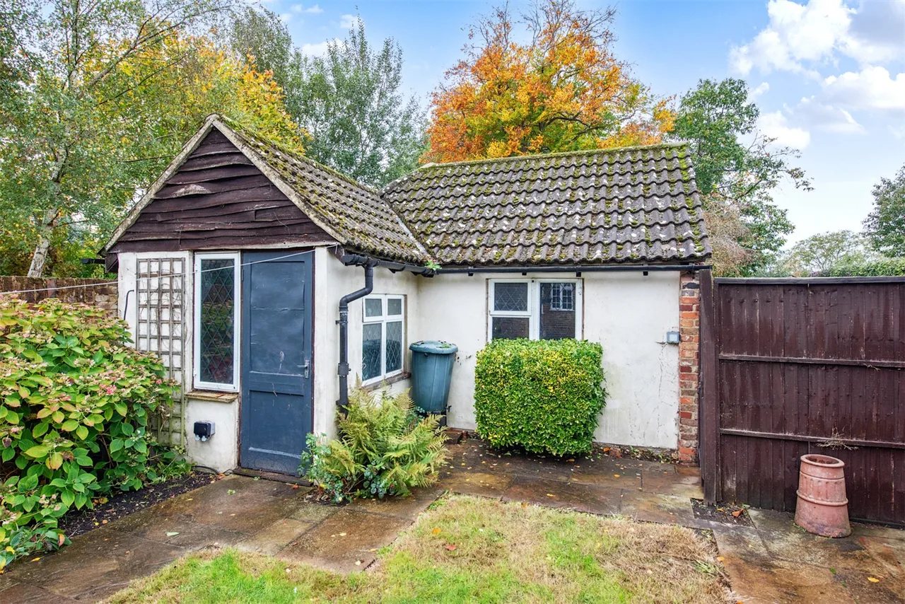 Canal Bank, Ash Vale, Guildford, Surrey, GU12 5HL, photo 15