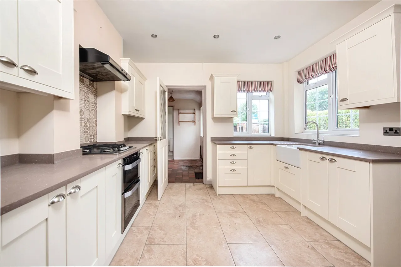 Canal Bank, Ash Vale, Guildford, Surrey, GU12 5HL, photo 9