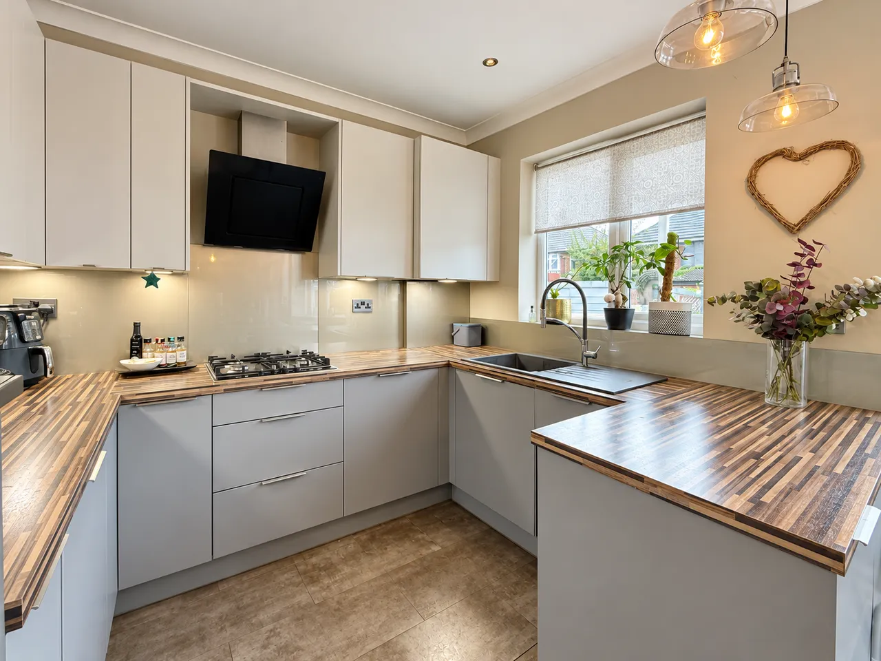 Bury New Road, Whitefield, M45, photo 8