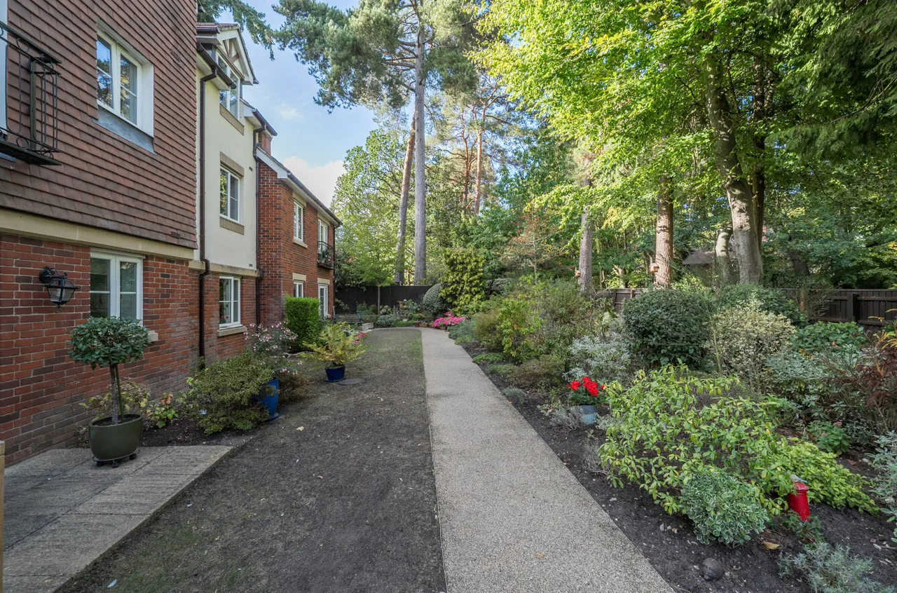 Branksomewood Road, Fleet, GU51, photo 9