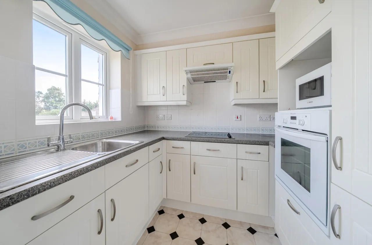 Branksomewood Road, Fleet, GU51, photo 4