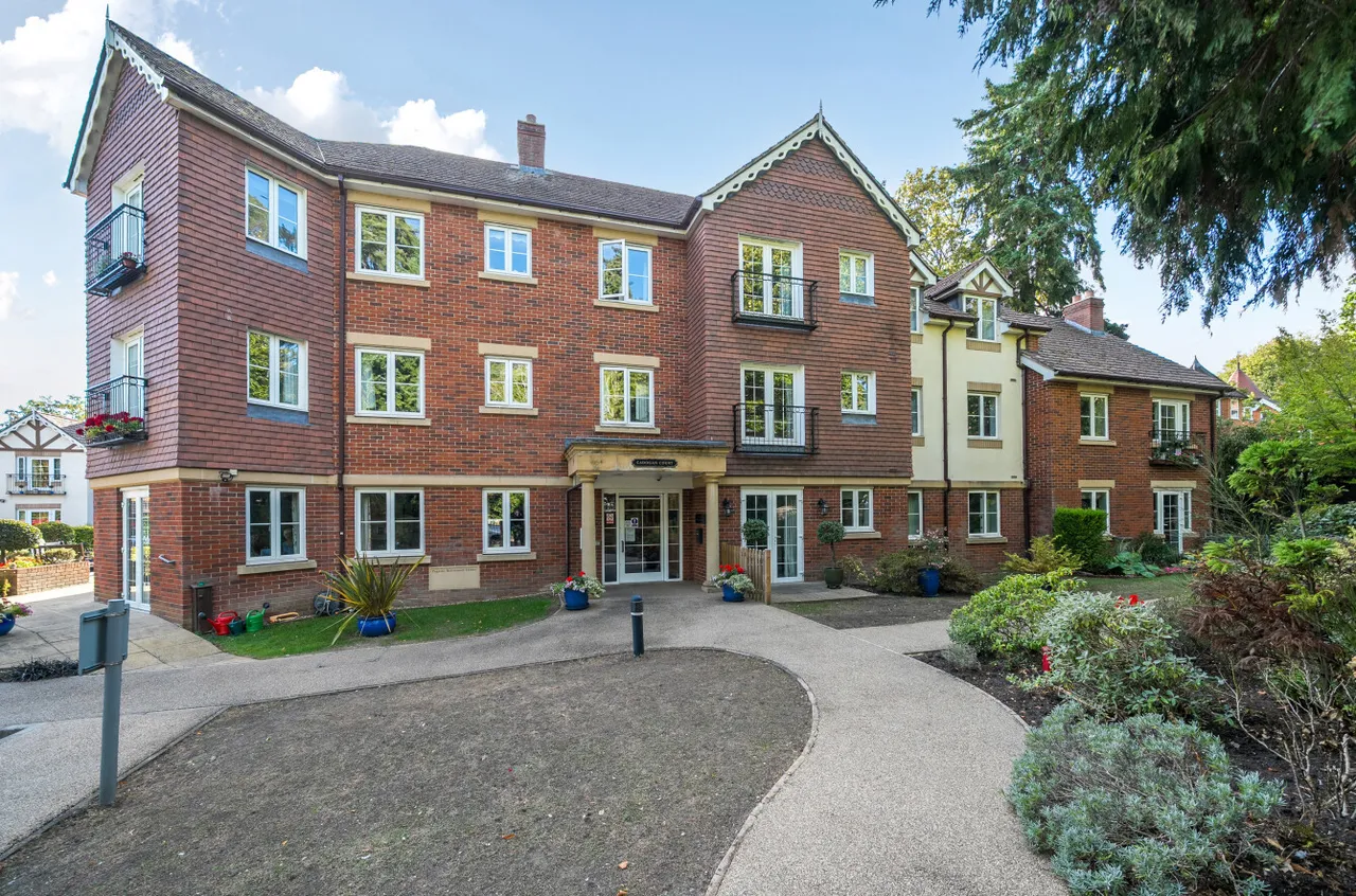 2 bed flat for sale, Branksomewood Road, Fleet, GU51