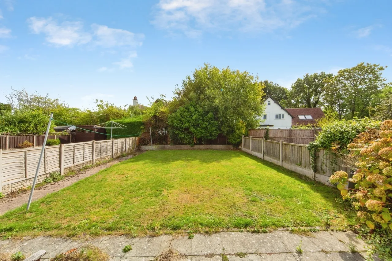 Lyndale Avenue, Eastham, CH62, photo 2