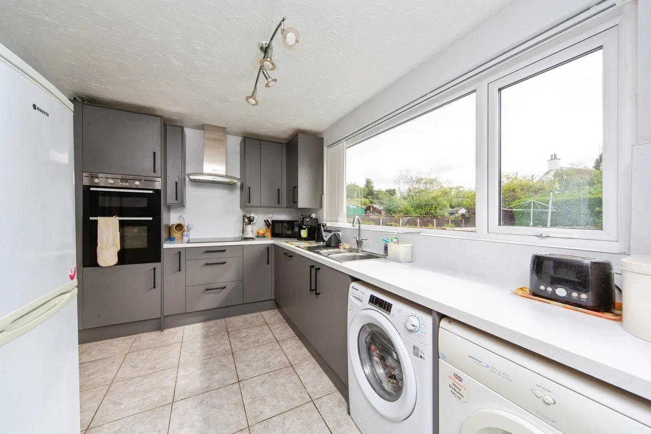 Lyndale Avenue, Eastham, CH62, photo 10