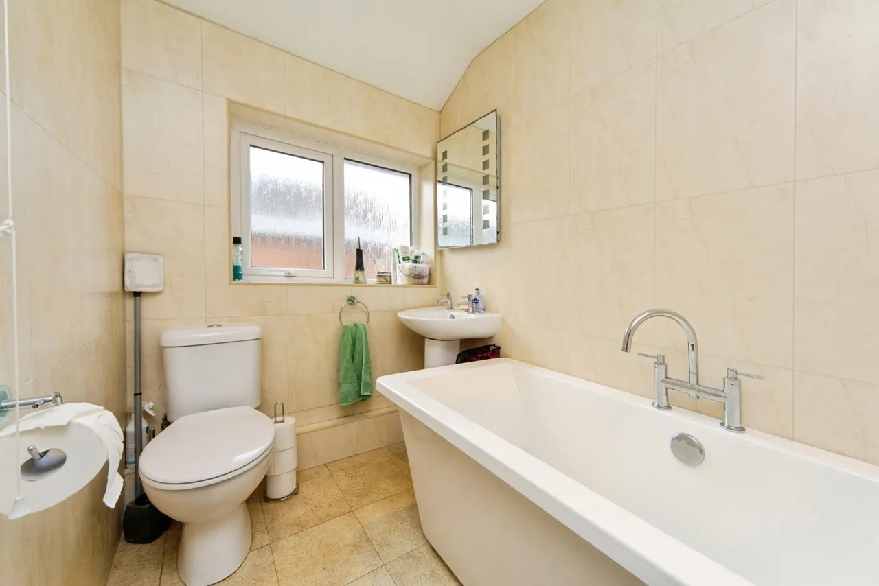 Lyndale Avenue, Eastham, CH62, photo 13