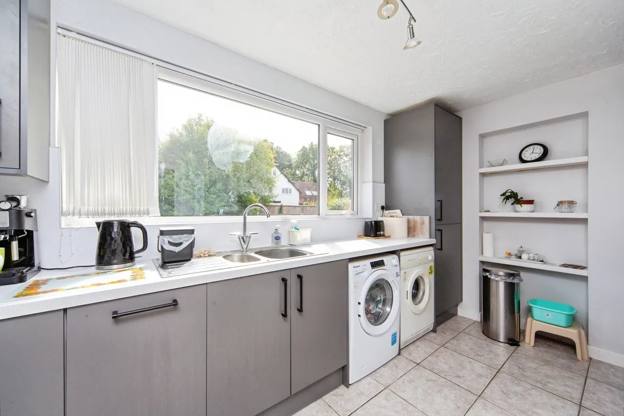 Lyndale Avenue, Eastham, CH62, photo 11