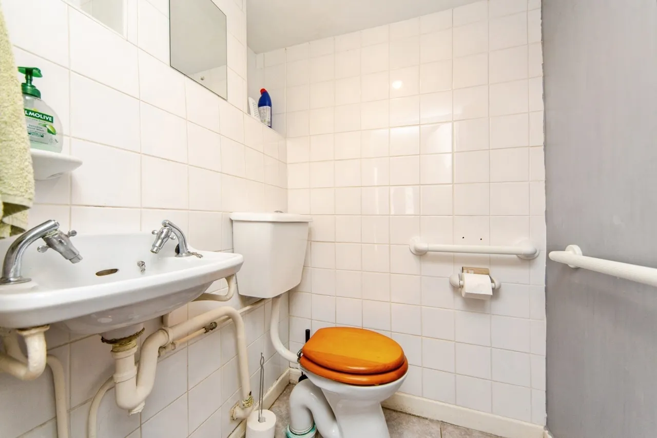 Lyndale Avenue, Eastham, CH62, photo 7