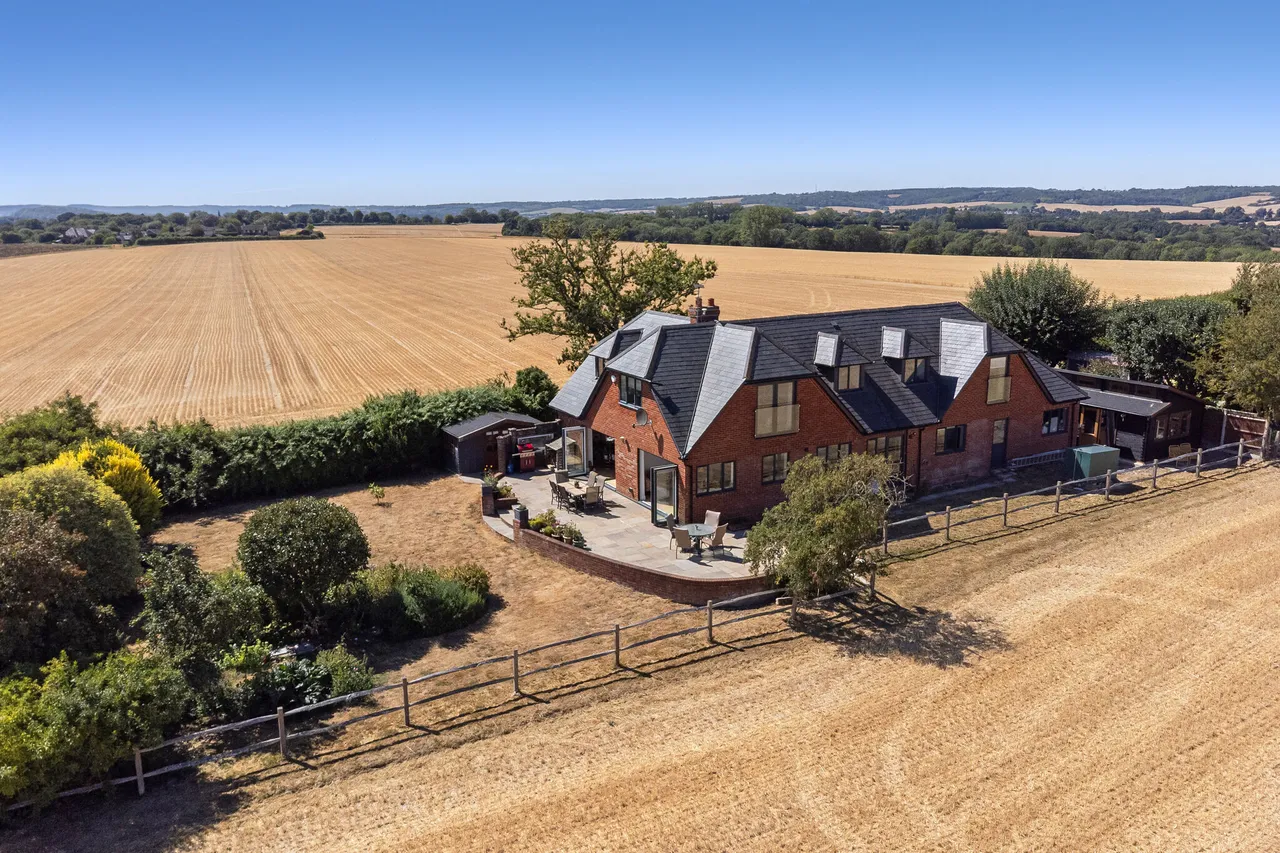 3 bed house for sale — River Hill, Binsted, GU34