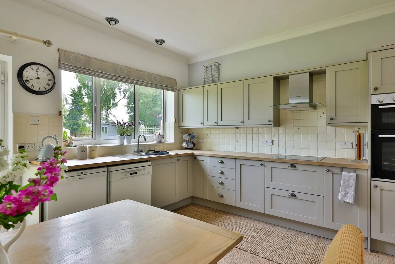 New Village Road, Little Weighton, photo 7