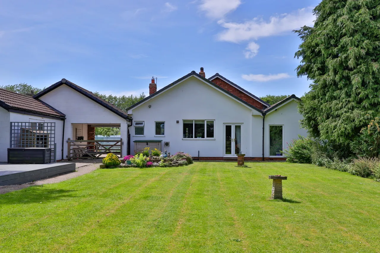 New Village Road, Little Weighton, photo 33
