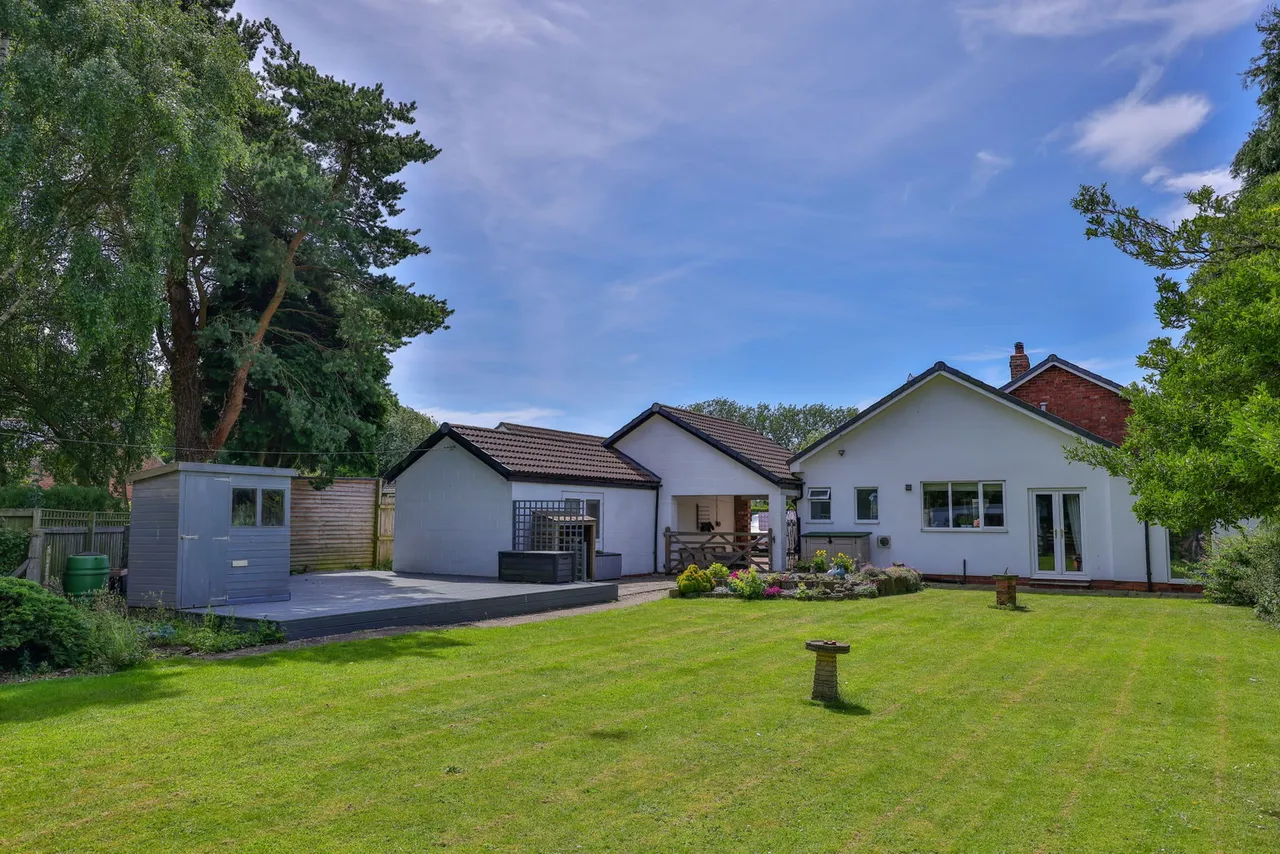 New Village Road, Little Weighton, photo 34