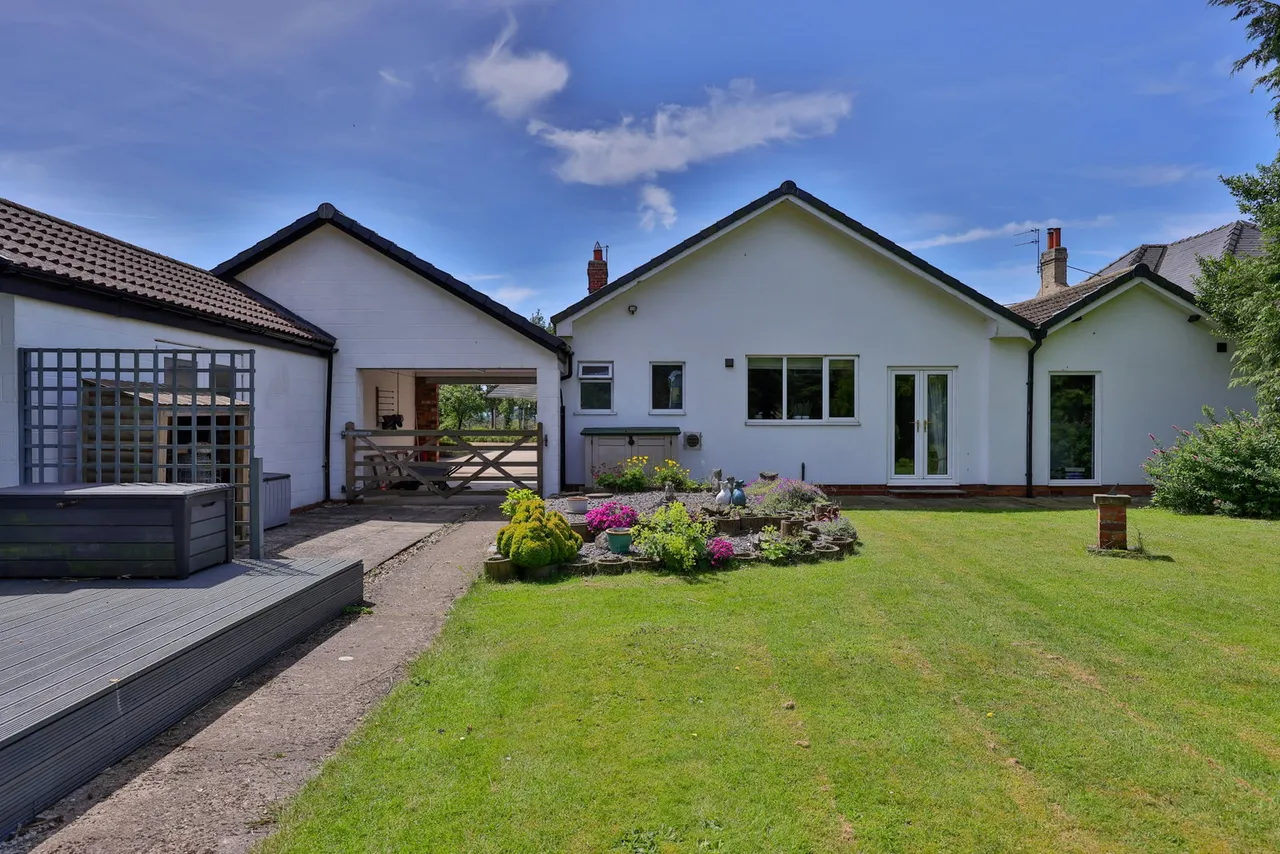 New Village Road, Little Weighton, photo 36