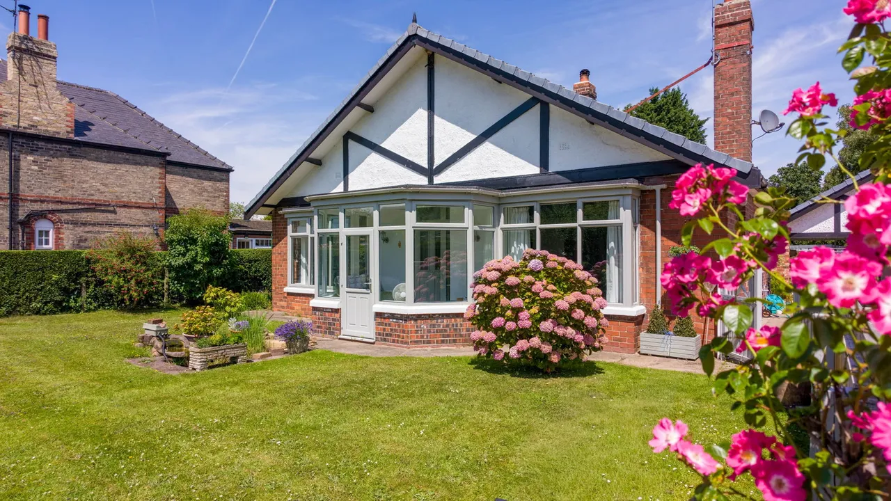 New Village Road, Little Weighton, photo 37