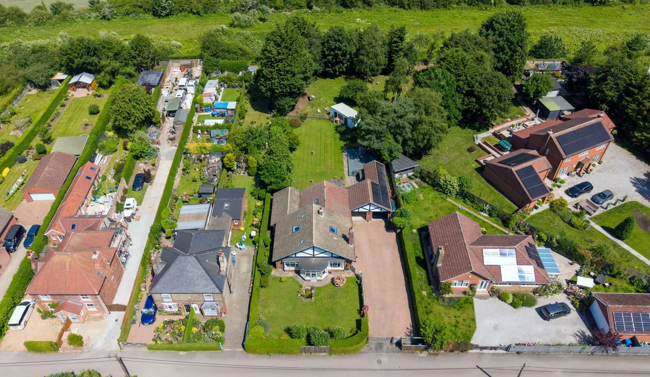 New Village Road, Little Weighton, photo 40