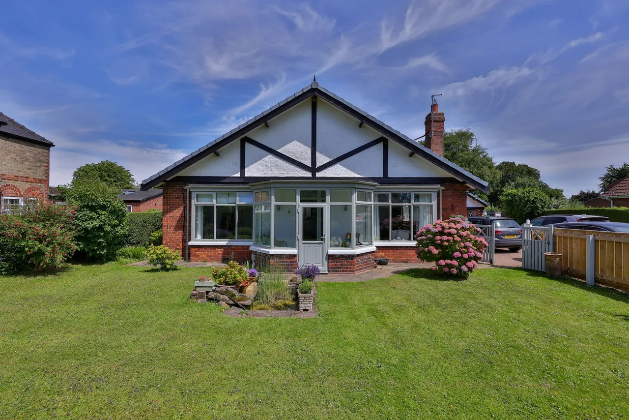 New Village Road, Little Weighton, photo 38