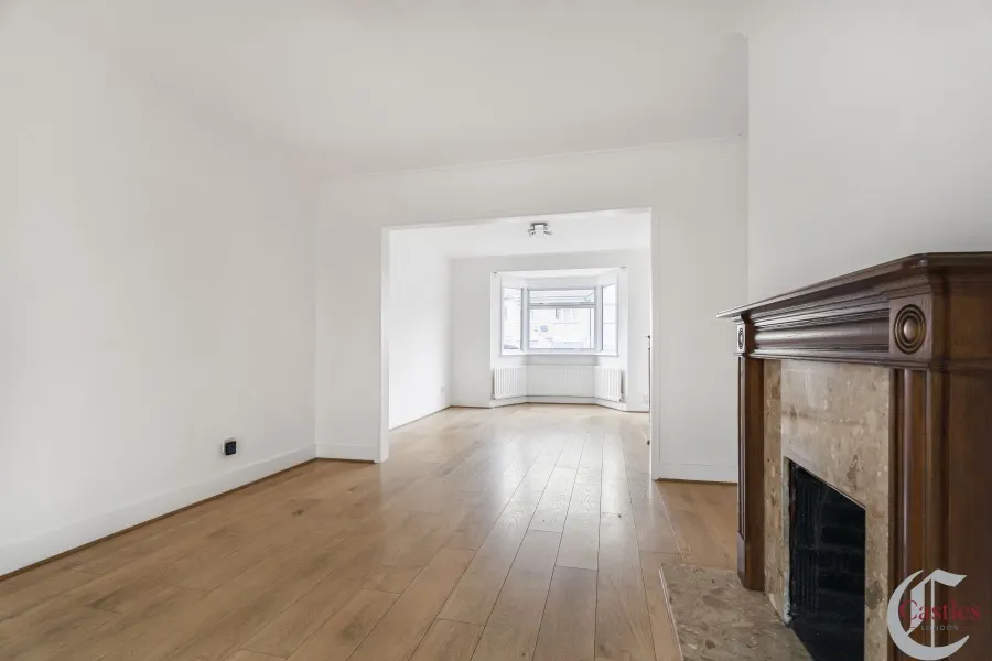 Lister Gardens, Edmonton, N18, photo 16