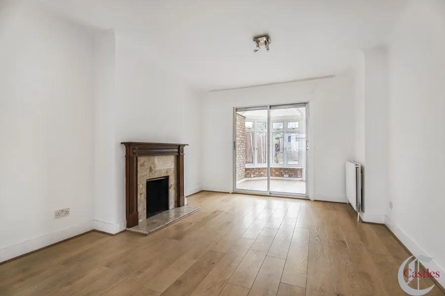 Lister Gardens, Edmonton, N18, photo 17