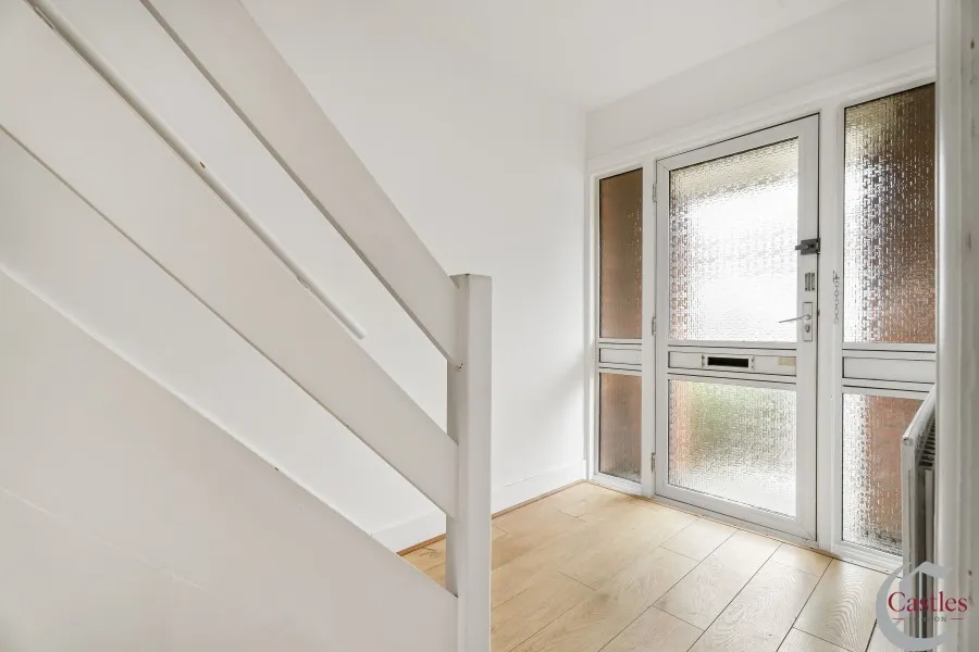 Lister Gardens, Edmonton, N18, photo 14