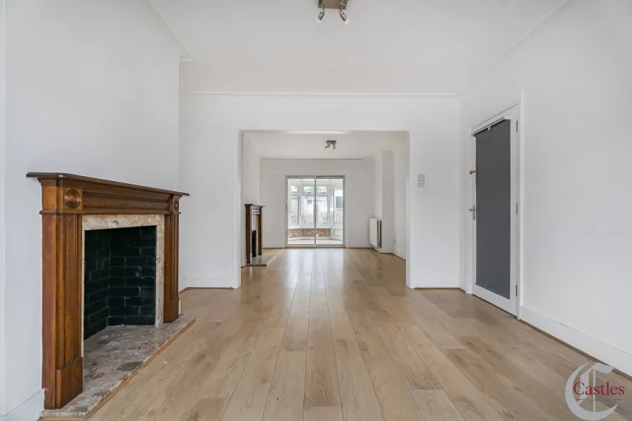 Lister Gardens, Edmonton, N18, photo 23