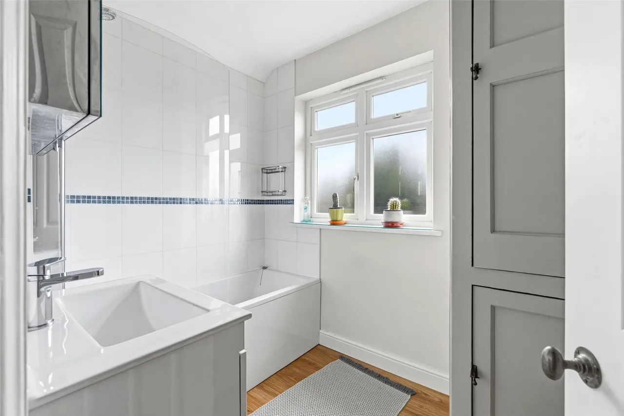 Ryecroft Avenue, Twickenham, TW2 6HR, photo 8