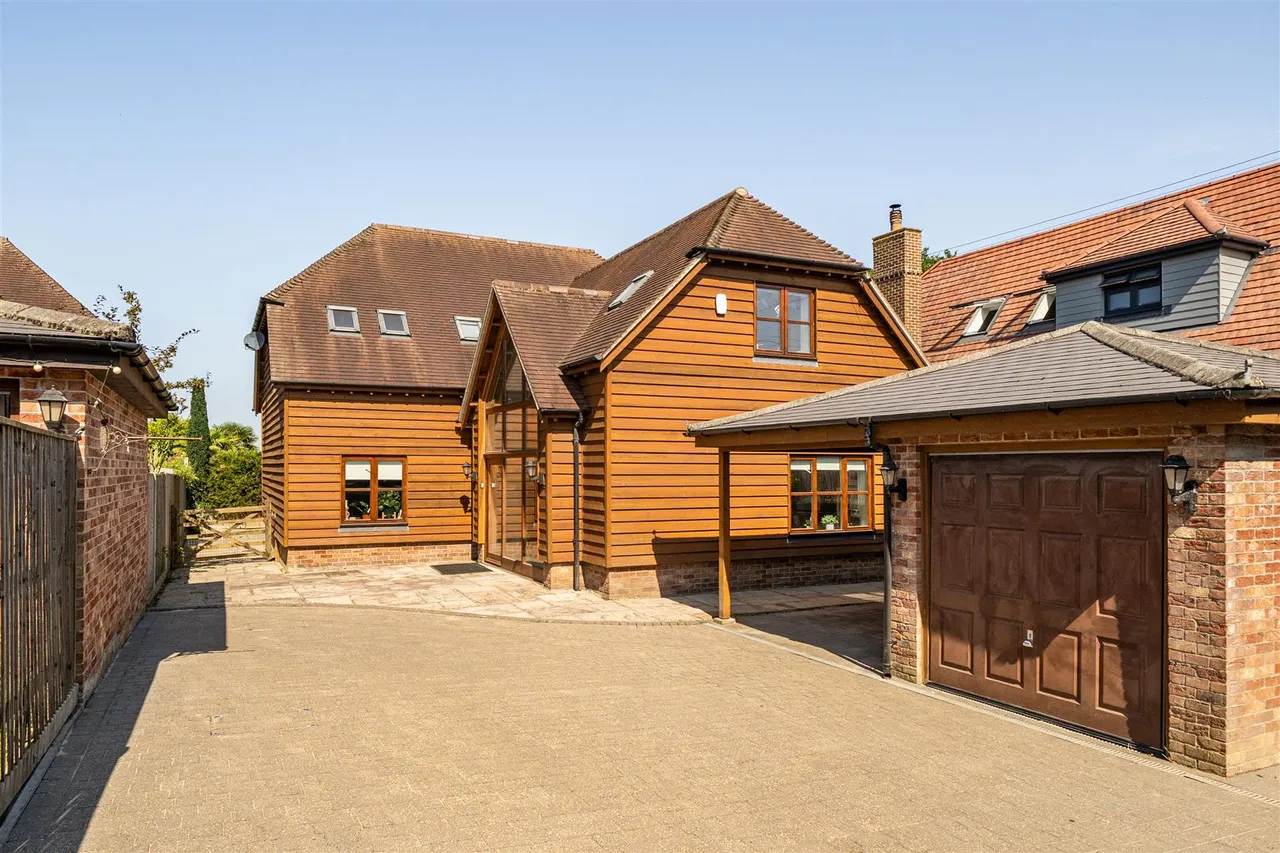 4 bed house for sale — Old Street, Hill Head