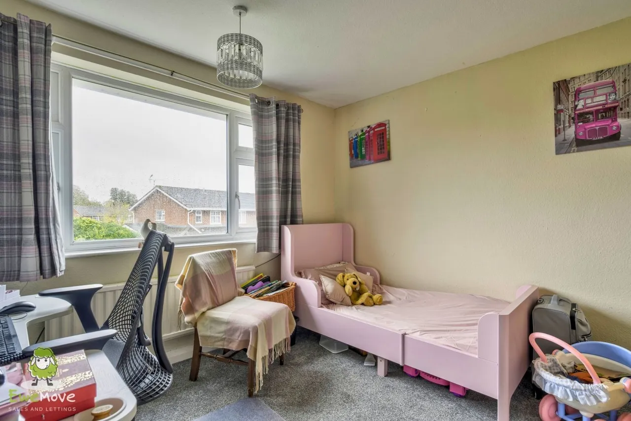 Dukes Close, Swindon, SN2, photo 12