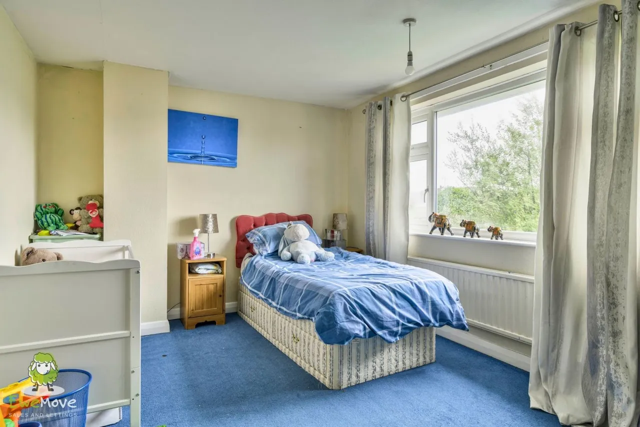 Dukes Close, Swindon, SN2, photo 11