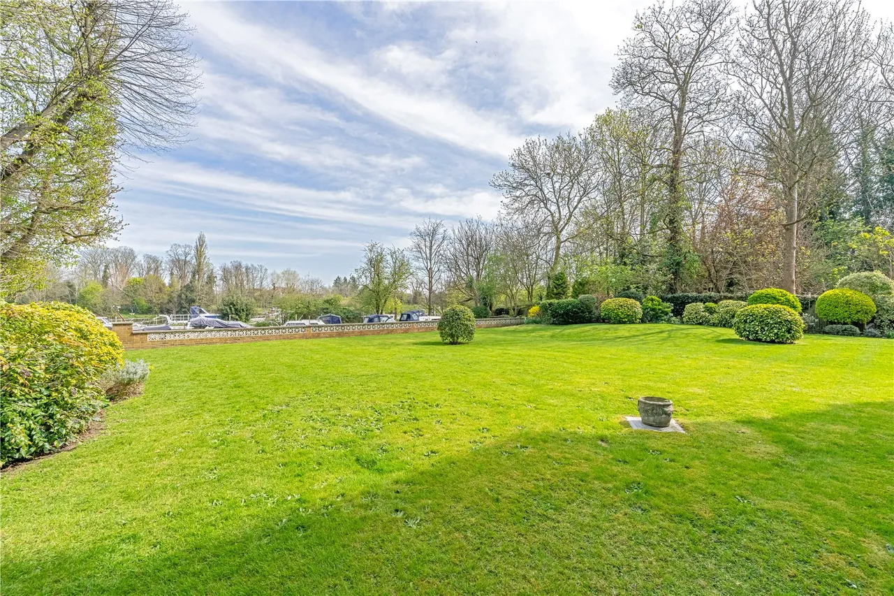 Riverside Court, River Reach, Teddington, TW11 9QN, photo 9