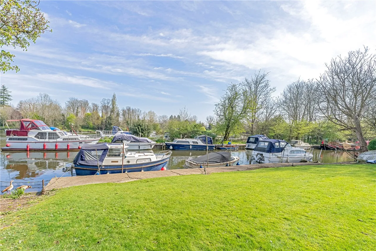 Riverside Court, River Reach, Teddington, TW11 9QN, photo 3
