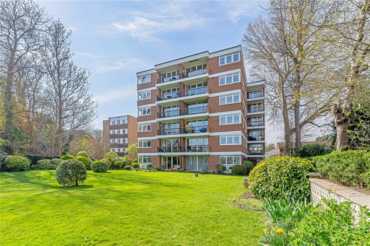 1 bed flat for sale — Riverside Court, River Reach, Teddington, TW11 9QN