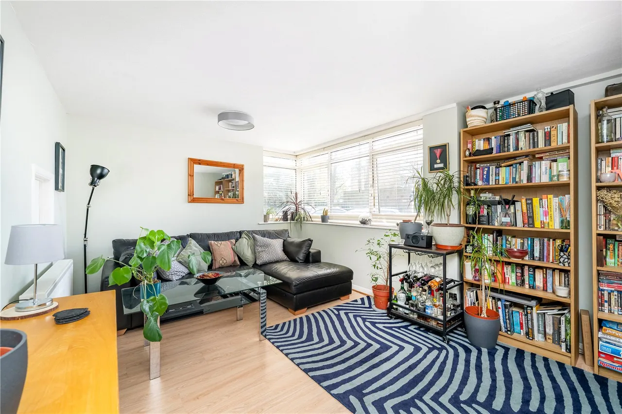 Riverside Court, River Reach, Teddington, TW11 9QN, photo 2