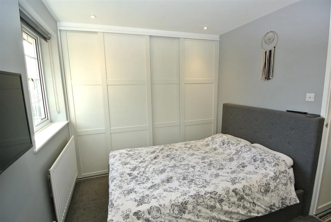Larksfield, Englefield Green, Surrey, TW20 0RA, photo 11