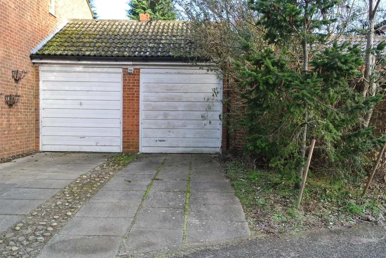 Larksfield, Englefield Green, Surrey, TW20 0RA, photo 20