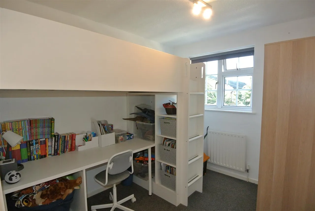 Larksfield, Englefield Green, Surrey, TW20 0RA, photo 13
